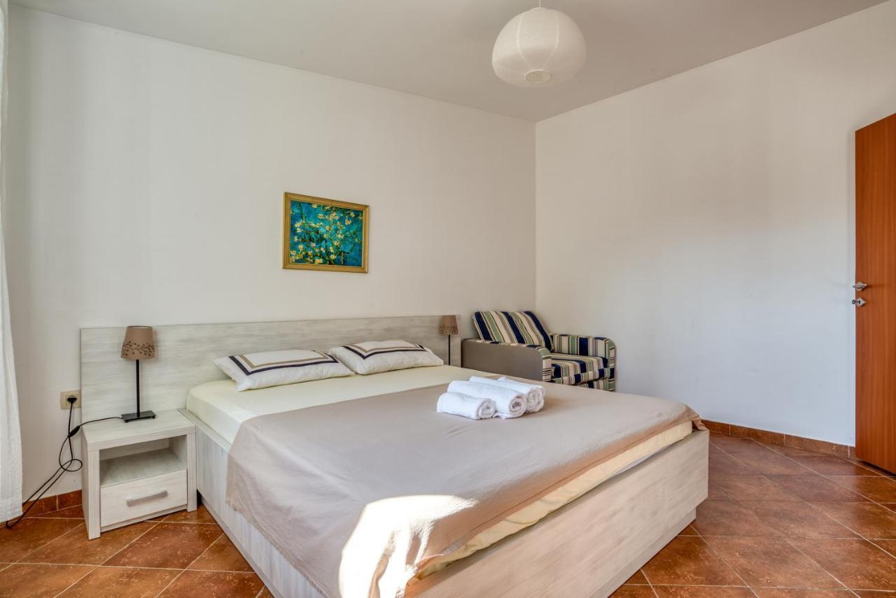 Apartmani Olga Petrovac Exterior foto